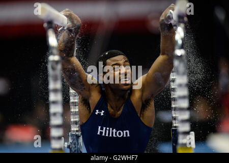 Hartford, Connecticut, USA. 3 juin, 2016. MARVIN KIMBLE prépare les barres parallèles au cours de la première ronde de la compétition des Championnats de P & G tenue au XL Center à Hartford, Connecticut. Credit : Amy Sanderson/ZUMA/Alamy Fil Live News Banque D'Images