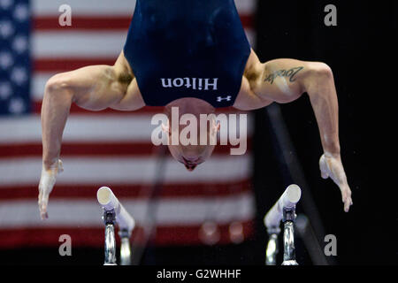 Hartford, Connecticut, USA. 3 juin, 2016. ALEX NADDOUR fait concurrence aux barres parallèles durant la première ronde de la compétition des Championnats de P & G tenue au XL Center à Hartford, Connecticut. Credit : Amy Sanderson/ZUMA/Alamy Fil Live News Banque D'Images