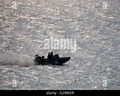 Liverpool, Royaume-Uni. 04 Juin, 2016. 4e Festival International de Merseyside River en juin 2016. Liverpool UK. Les gens dehors et environ profitant de l'ensoleillement en soirée. Credit : ALAN EDWARDS/Alamy Live News Banque D'Images