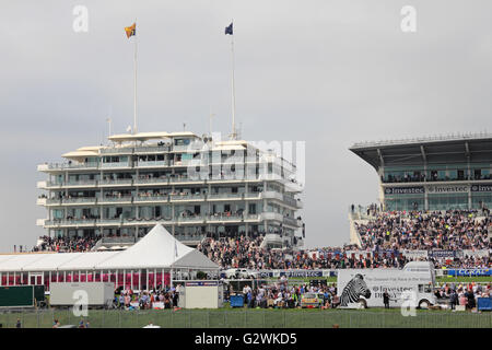 Epsom Downs, Surrey, Angleterre, Royaume-Uni. 4 juin 2016. Jour de Derby à Epsom Downs race course, où le monde célèbre courses de plat l'Investec Derby est la course principale de la journée. Banque D'Images