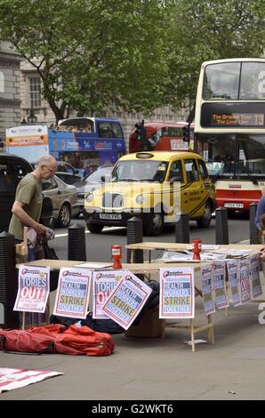 Londres, Royaume-Uni. 04 Juin, 2016. Mars à enregistrer la bourse du NHS. Défendre les travailleurs de la santé bourses grève ensemble. Credit : Marcin Libera/Alamy Live News Banque D'Images