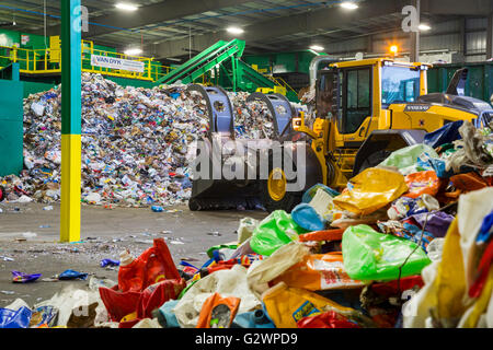 Southfield, Michigan - Le ReCommunity installation de récupération des matériaux, où les matériaux recyclables sont triés et mis en balles. Banque D'Images