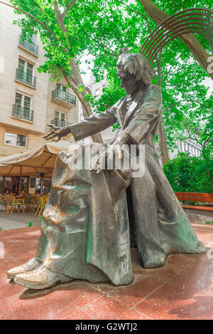 Liszt Budapest, vue sur la statue du compositeur hongrois Franz Liszt au milieu de la place de Budapest qui porte son nom : Liszt Ferenc ter Banque D'Images