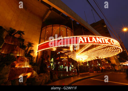 Jeux de casino la nuit, Miraflores, Lima, Pérou Banque D'Images