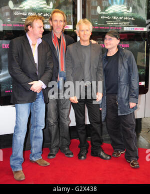 Londres - le 20 mai : l'Acteur Philip Glenister ( L ) avec Genesis assister à la 'quand à Rome 2007 - Genesis' Premiere DVD Odeo Kensington Banque D'Images