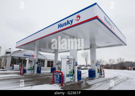 Station-service Husky à Kingston (Ontario), le mercredi 10 février, 2016. Banque D'Images