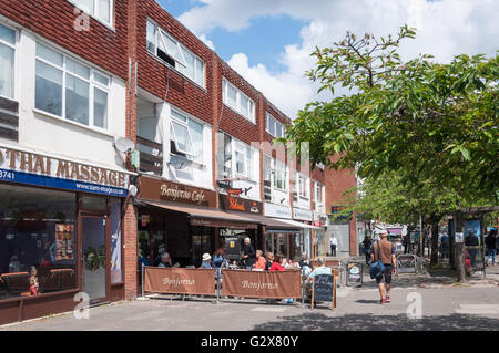 High Street, Hampton Hill, quartier de Richmond upon Thames, Grand Londres, Angleterre, Royaume-Uni Banque D'Images