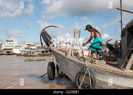 Les marchés flottants de Cai Rang à Can Tho sur la rivière du Mékong, au Vietnam, Asie Banque D'Images