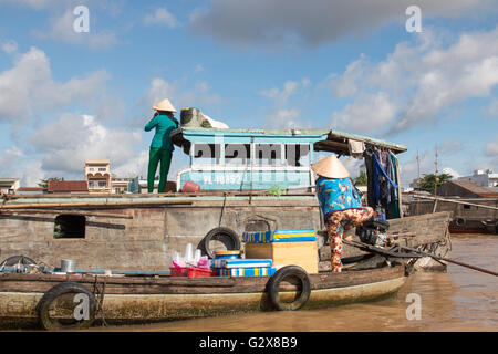 Les marchés flottants de Cai Rang à Can Tho sur la rivière du Mékong, au Vietnam, Asie Banque D'Images