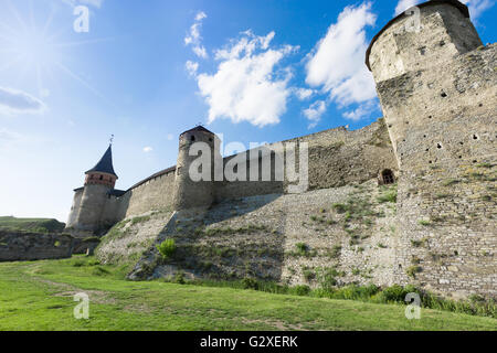 Ancien château sur le fond de ciel. Banque D'Images