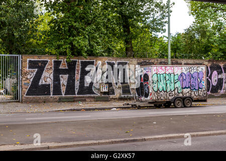 Mur recouvert de graffitis, dans la Gitschiner Strasse, qui faisait partie à l'origine de l'Allemagne de l'est avant la réunification, Berlin, Allemagne Banque D'Images