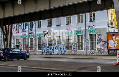 Mur recouvert de graffitis, dans la Gitschiner Strasse, qui faisait partie à l'origine de l'Allemagne de l'est avant la réunification, Berlin, Allemagne Banque D'Images