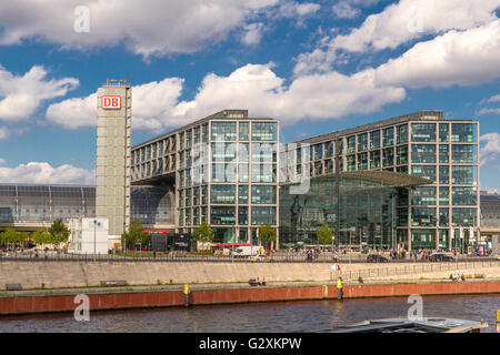 L'entrée de la gare Hauptbahnhof de Berlin, la gare principale de Berlin, Berlin, Allemagne Banque D'Images