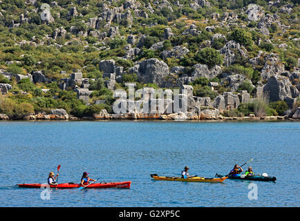 Des sarcophages à la nécropole d'Uçagiz (ancienne Teimiussa), Kekova, Lycie, Antalya province, Turkey Banque D'Images