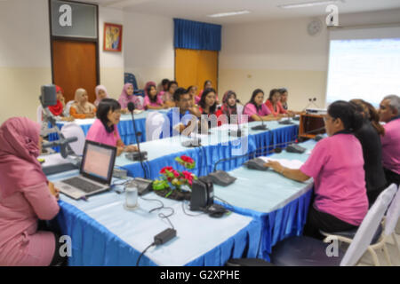 Au flou d'affaires Salle de conférence ou salle de séminaire avec présence sur l'apprentissage. Banque D'Images