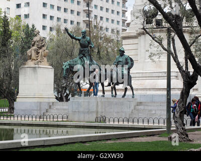 Les Statues de Don Quichotte et Sancho Panza, Monument à Miguel de Cervantes, Plaza de España, Madrid, Espagne Banque D'Images