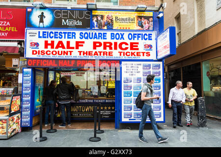 Leicester Square Box Office, moitié prix Discount Theatre Tickets dans le West End de Londres, UK Banque D'Images