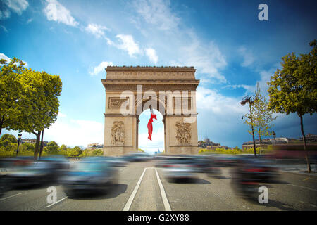Arc de Triomphe au coucher du soleil à Paris, France Banque D'Images