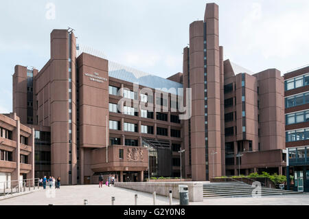 La Reine Elizabeth II Law Courts contiennent Liverpool Crown Court, le registre d'homologation de district et les tribunaux pour adolescents. Banque D'Images