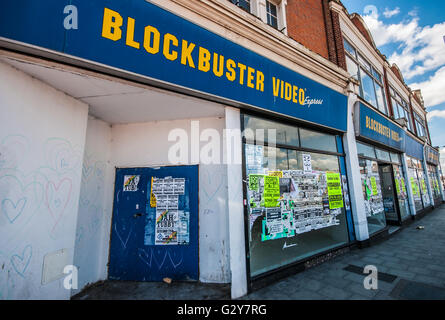 Blockbuster UK a annoncé qu'il allait entrer dans l'administration. Les magasins du pays étaient fermés en décembre 2013. Ceci à Westcliff on Sea a toujours signe Banque D'Images