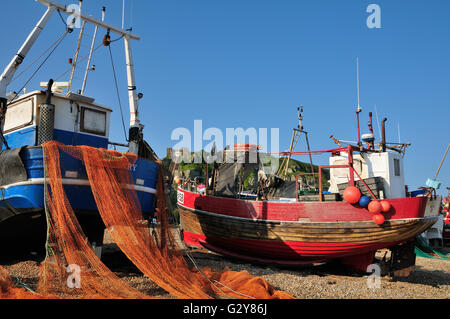 Hastings bateaux de pêche sur la plage à Hastings, East Sussex Banque D'Images