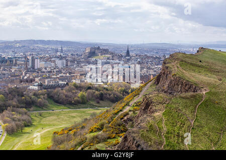 Edimbourg, Royaume-Uni - 22 avril 2016. Skyline et le château d'Édimbourg Édimbourg vue de Arthurs Seat Banque D'Images