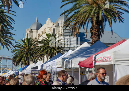 Le marché du week-end de l'Esplanade à St Kilda à Melbourne, en Australie Banque D'Images