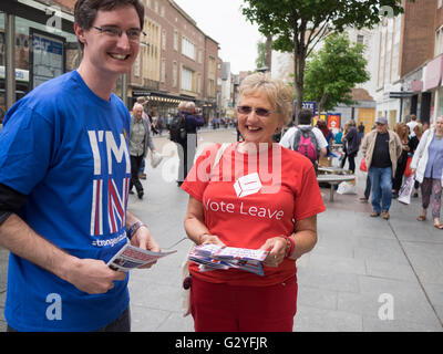 Exeter High St UK 4 juin 2016 autre référendum woo militants samedi shoppers brexit Crédit : Anthony Collins/Alamy Live News Banque D'Images