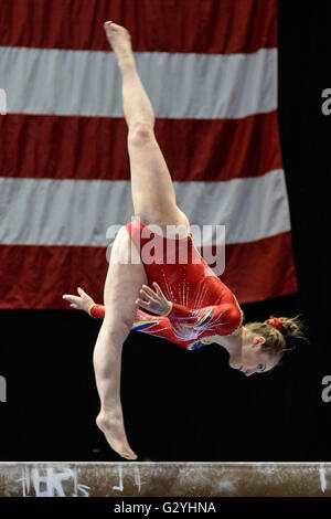 Hartford, Connecticut, USA. 4 juin, 2016. CHRISTINA DESIDERIO fait concurrence à la poutre lors de la 2016 classique américain secret tenu au XL Center à Hartford, Connecticut. © Amy Sanderson/ZUMA/Alamy Fil Live News Banque D'Images