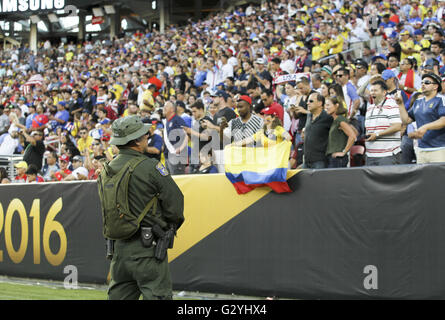 Los Angeles, Californie, USA. 3 juin, 2016. Un policier monte la garde dans la Copa America 2016 match entre les États-Unis et la Colombie à Levi's Stadium le 3 juin 2016 à Santa Clara, en Californie. © Ringo Chiu/ZUMA/Alamy Fil Live News Banque D'Images