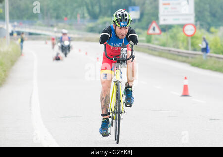 Aviles, Espagne. 4 juin, 2016. Les athlètes pendant l'paradhuatlon catégorie d'Aviles 2016 Championnats du Monde de Duathlon de l'ITU au centre Niemeyer le 4 juin 2016 à Aviles, Espagne. Crédit : David Gato/Alamy Live News Banque D'Images