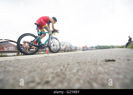 Aviles, Espagne. 4 juin, 2016. Les athlètes pendant l'paradhuatlon catégorie d'Aviles 2016 Championnats du Monde de Duathlon de l'ITU au centre Niemeyer le 4 juin 2016 à Aviles, Espagne. Crédit : David Gato/Alamy Live News Banque D'Images