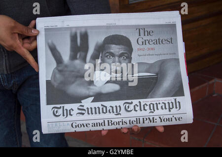 London UK. 5 juin 2016. Les journaux britanniques s'acquitter la page portrait de boxe américaine légende dénommé 'le plus grand' après sa mort le 3 juin Crédit : amer ghazzal/Alamy Live News Banque D'Images