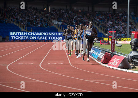 Mo Farah brise un record de 34 ans pour le 3000m auparavant fixé à 7:32.79 par David Moorcroft en 1982. Farah bat le record avec un temps de 7:32.62, à 17 centièmes de seconde plus rapide. Il a dédié sa victoire au boxeur Muhammad Ali qui meurt à peine deux jours avant. Banque D'Images