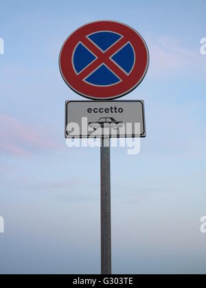 Signe, pas d'arrêt, à l'exclusion des voitures particulières, à une plage italienne, Italie, Europe Banque D'Images
