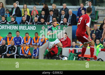 27 mai 2016 - Vauxhall Défi International (Friendly). L'Irlande du Nord 3 Belarus 0. L'Irlande du Nord Stuart Dallas (14) sur l'aile gauche. Banque D'Images