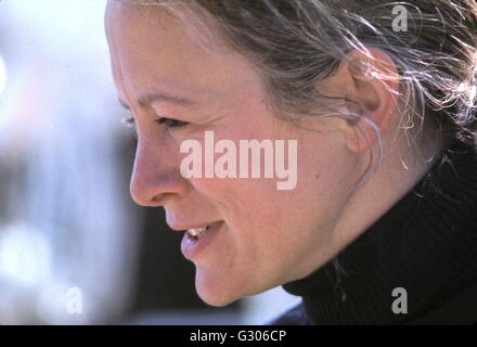 Nouvelles photos d'AJAX. 1977. PORTSMOUTH, Angleterre. WHITBREAD - YACHT RACE SKIPPER - CLARE FRANCIS (GBR) SKIPPER DE L'YACHT ACCUTRAC ADC AVANT LE DÉPART DE LA COURSE À HMS VERNON. PHOTO:JONATHAN EASTLAND/AJAX REF:31217 2 77. Banque D'Images