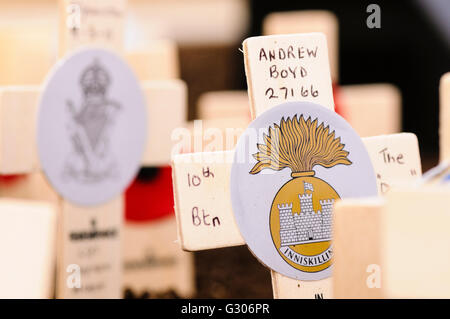 Gros plan du croix de bois à une cérémonie du souvenir Banque D'Images