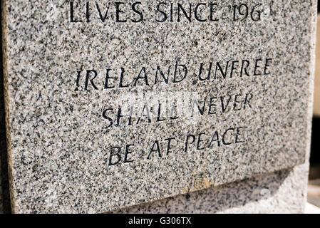 L'inscription sur un monument républicain irlandais disant 'Irlande non libres ne sont jamais en paix". Banque D'Images