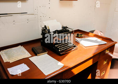 Ancien bureau bureau et machine à écrire à bord d'un navire de WW !. Banque D'Images