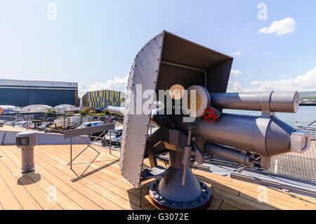 L'un des 4' (105mm) canons navals obusier sur le HMS Belfast, Caroline, le dernier navire de la bataille du Jutland. Banque D'Images