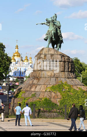 Monument de Bogdan Chmielnicki, l'hetman des Cosaques zaporogues ukrainiens, sur la place de Sofia à Kiev Banque D'Images