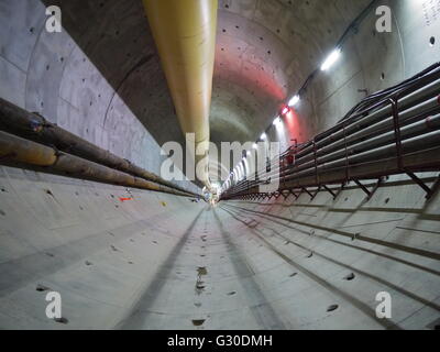 À l'intérieur d'un tunnel creusé sous Hong Kong d'accueillir un futur train à grande vitesse à passagers à Shenzhen Banque D'Images