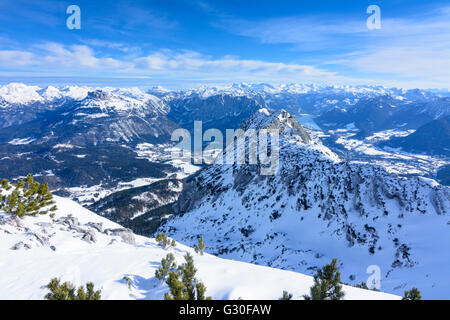 Vue depuis le Sommet du Hoher Gschwand sur l'Ausseerland à Altaussee et la Grundlsee et Bad Aussee , dans l'arrière-plan les bacs Banque D'Images