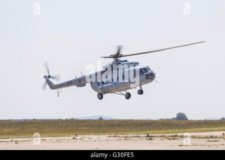 L'hélicoptère de transport de l'Armée de l'air croate en vol stationnaire stationnaire Banque D'Images