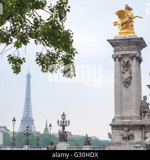 Pont Alexandre III à Paris Banque D'Images