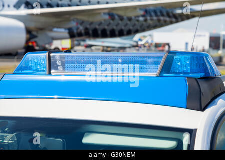 BERLIN / ALLEMAGNE - juin 3, 2016 : voiture de police allemand se dresse sur aéroport Schönefeld / Berlin, Allemagne le 3 juin 2016. Banque D'Images