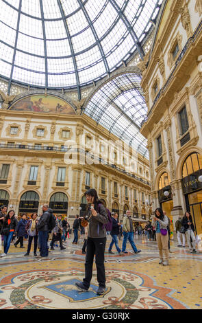 Gallery Galerie Vittorio Emanuele II : blason de Turin avec taureau : pour activer les testicules du taureau sur son axe Banque D'Images