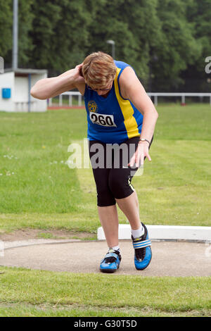 Athlétisme Master UK. Lancer du poids de la femme. Banque D'Images