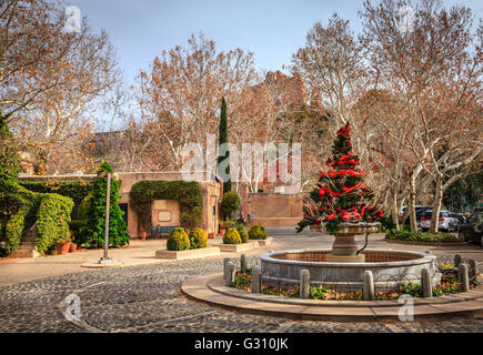 Un carré en Tlaquepaque Arts and Crafts Village de Sedona, Arizona Banque D'Images